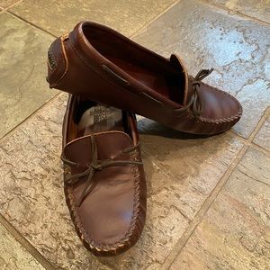 Minnetonka Moccasins Mens 9.5 GUC Dark Brown